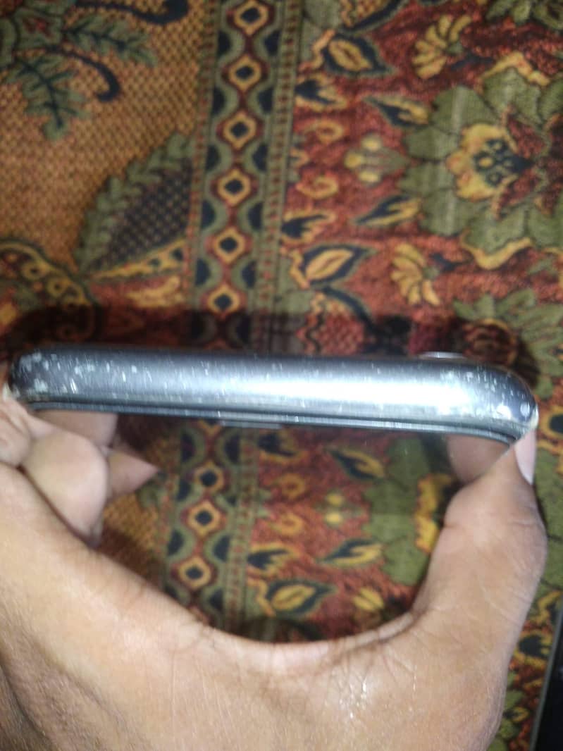 Apple iPhone 11 3