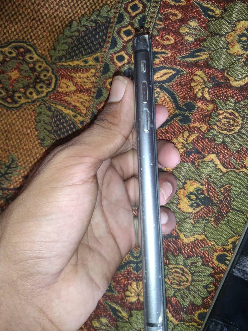 Apple iPhone 11 4