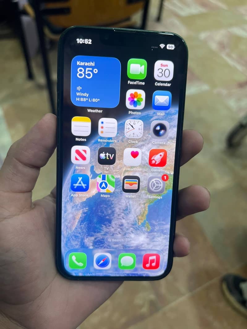Apple iPhone 13 8