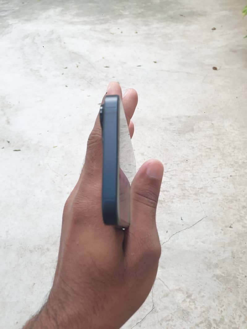 Apple iPhone 13 1