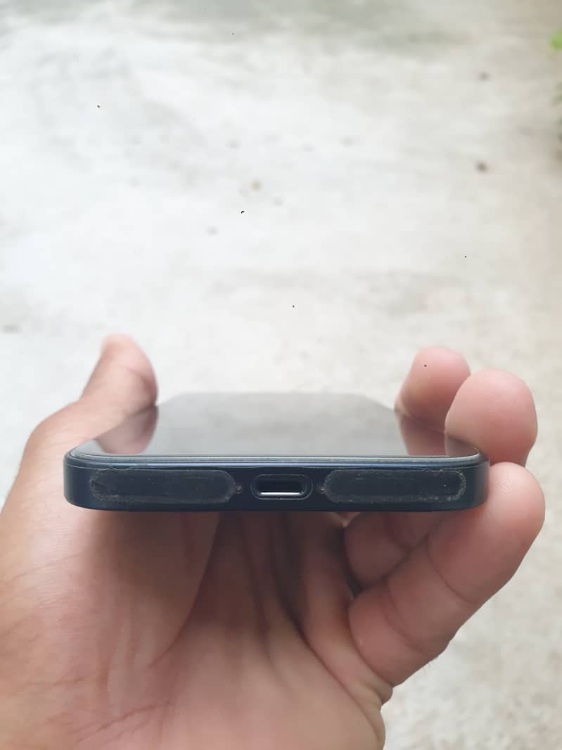 Apple iPhone 13 2