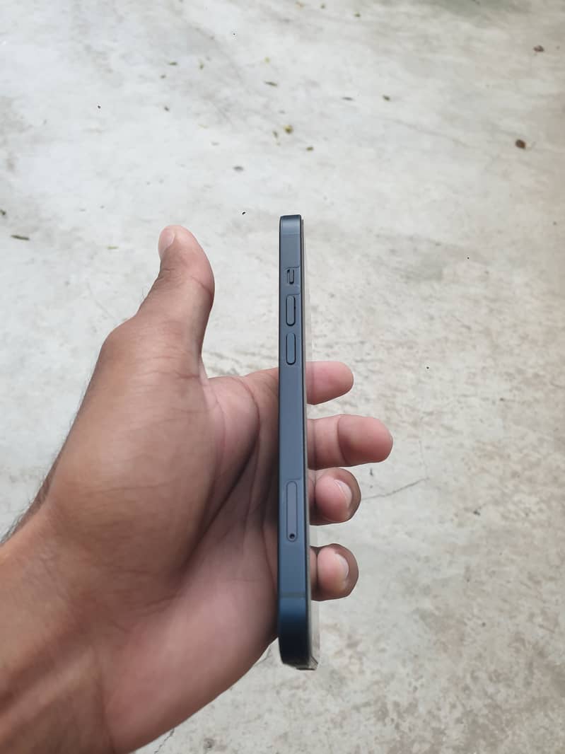 Apple iPhone 13 4