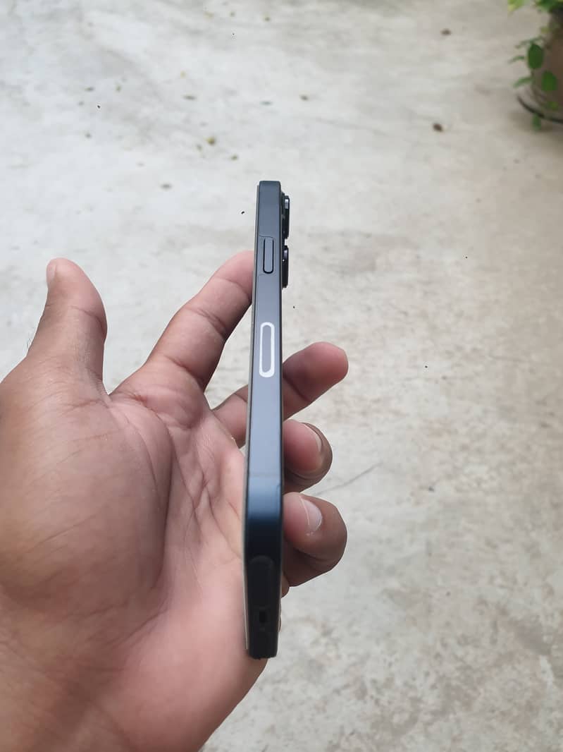 Apple iPhone 13 6