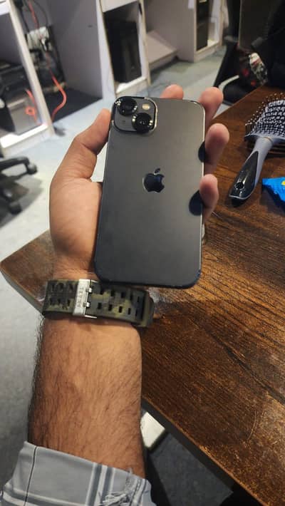 Apple iPhone 13