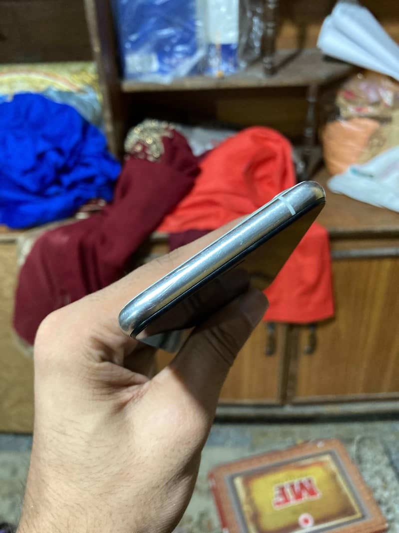Apple iPhone 11 Pro 2