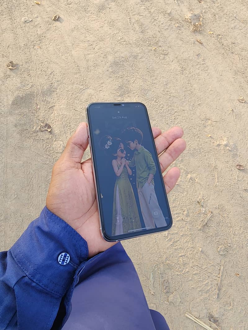 iPhone 11 Pro Max sim working 4