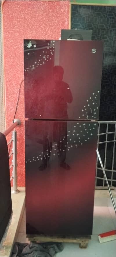 pel ki refrigerator h neat and clean bht acha work krta h