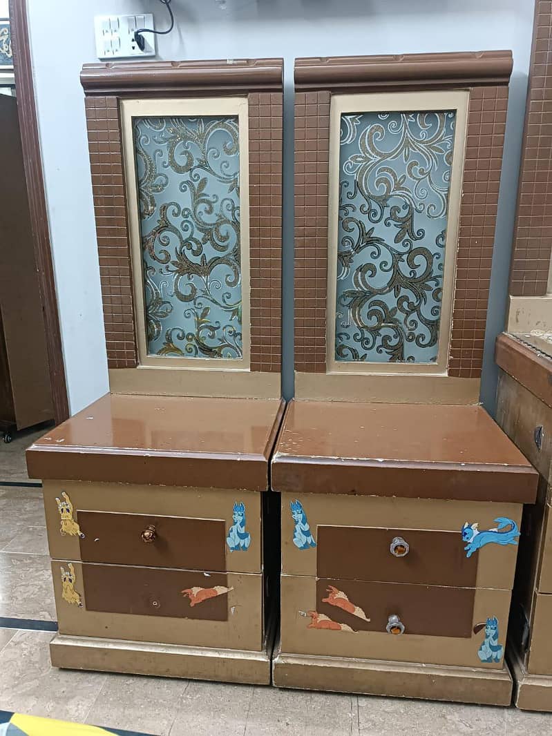 Dressing Table With Side Tables. 1