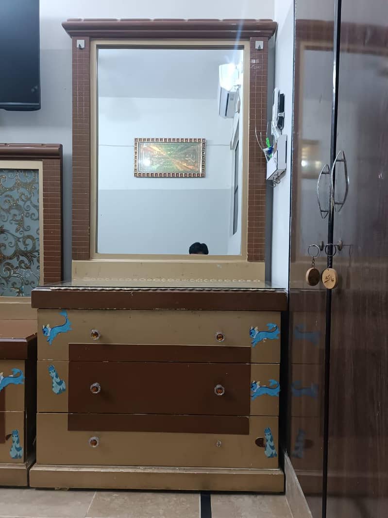Dressing Table With Side Tables. 2