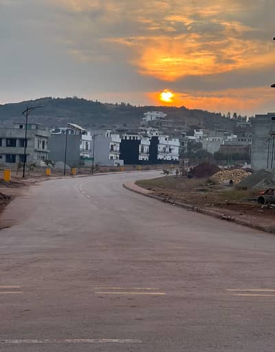 8 Marla Ready for Possession plot on very reasonable Price