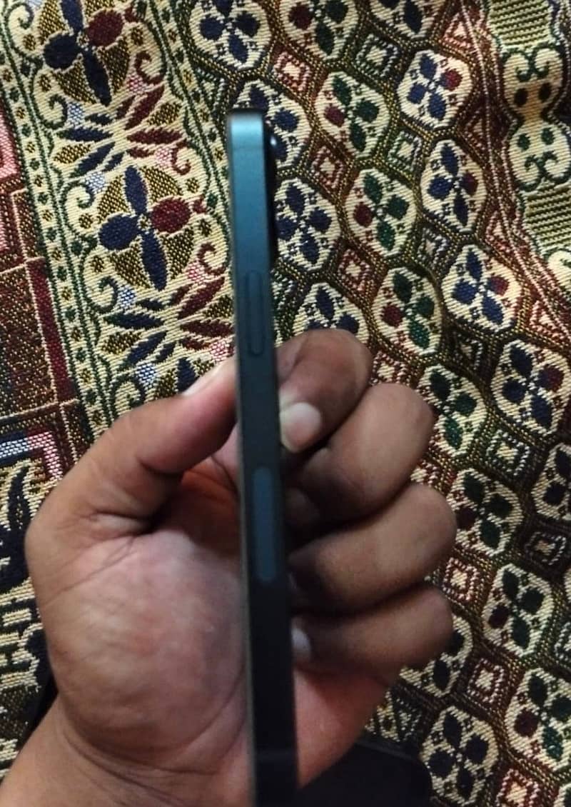 Apple iPhone 13 2