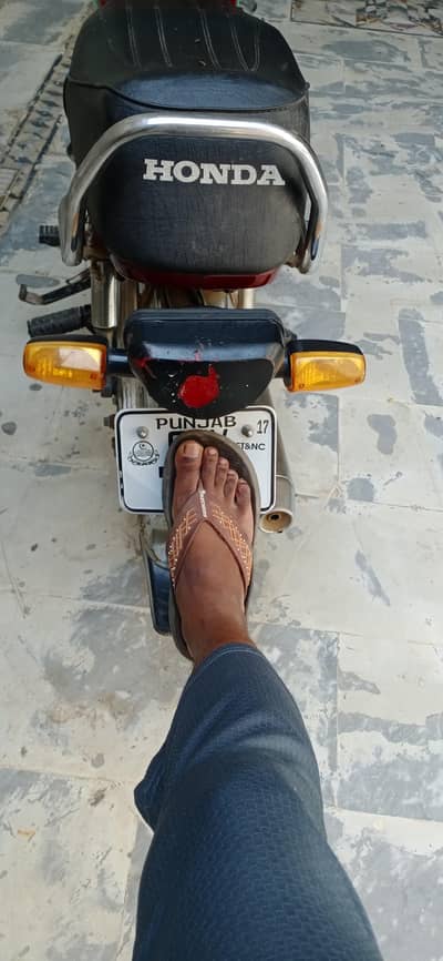 urgentsale copy later okay tanki kahrb thi change ki ha   . 3079682925