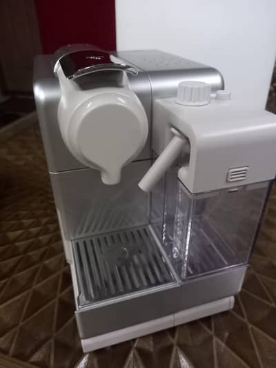 De'Longhi Nespresso Lattissima Touch (EN560. S) Coffee Machine