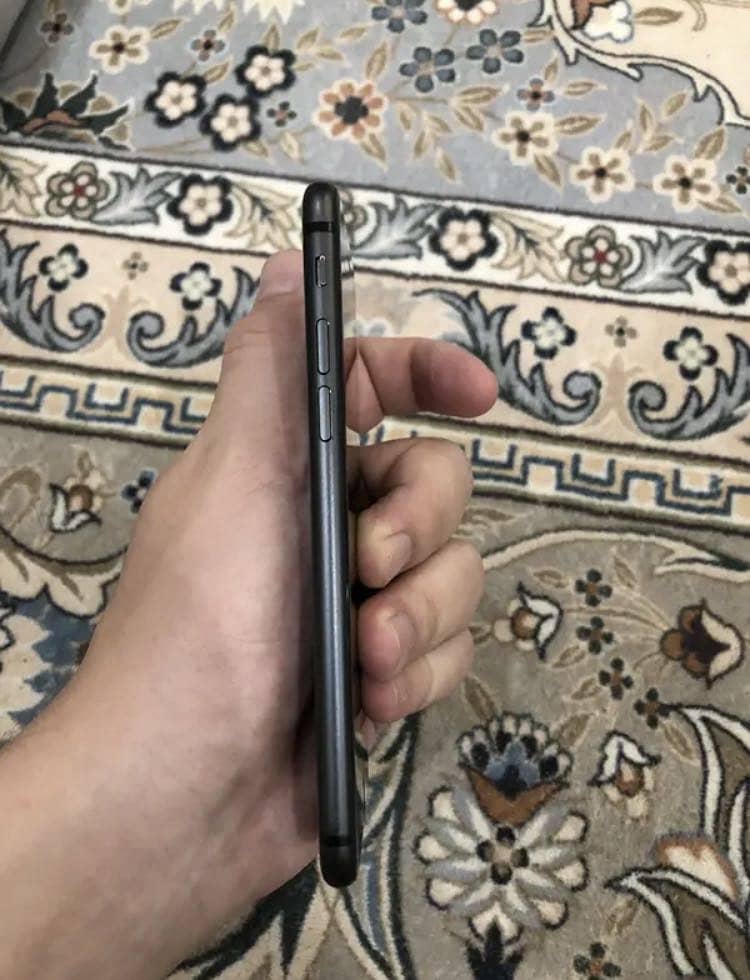 iPhone 8 (Full Sim Time & 10/10) 7