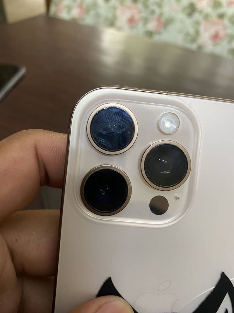 Apple iPhone 16 Pro 1