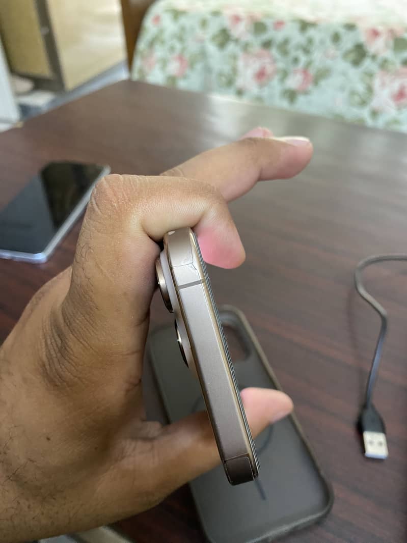 Apple iPhone 16 Pro 5