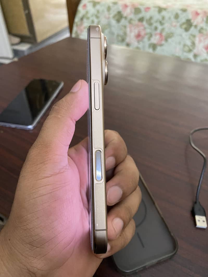 Apple iPhone 16 Pro 6