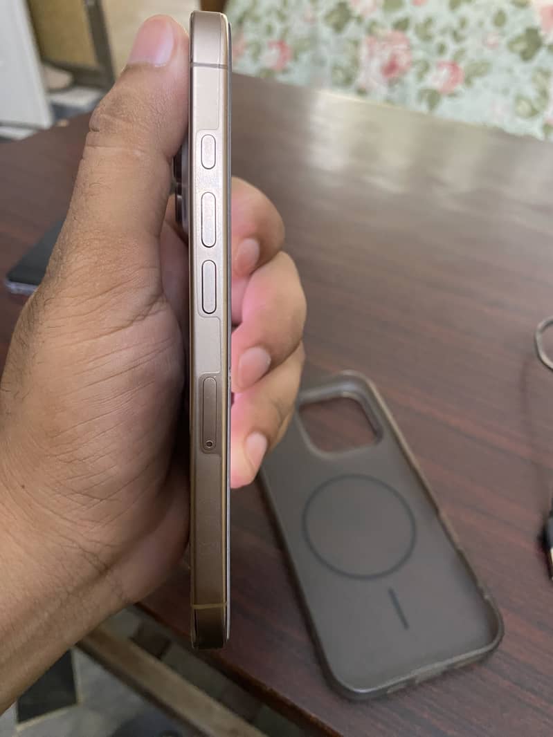 Apple iPhone 16 Pro 7