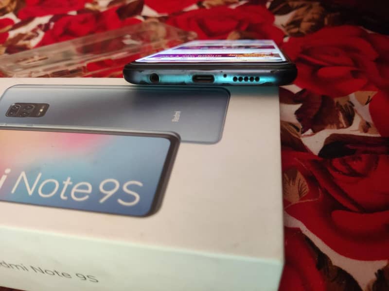 Xiaomi Redmi Note 9S 4