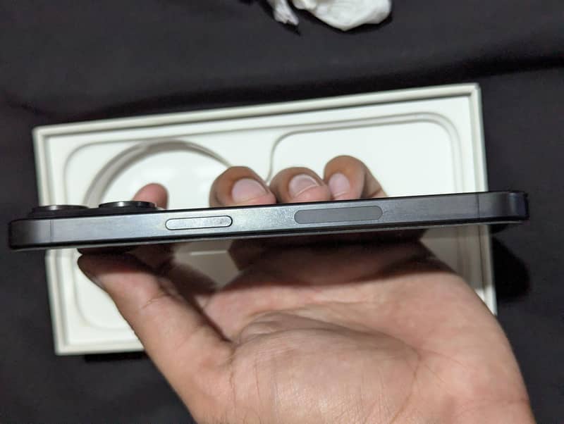 Apple iPhone 15 Pro 2