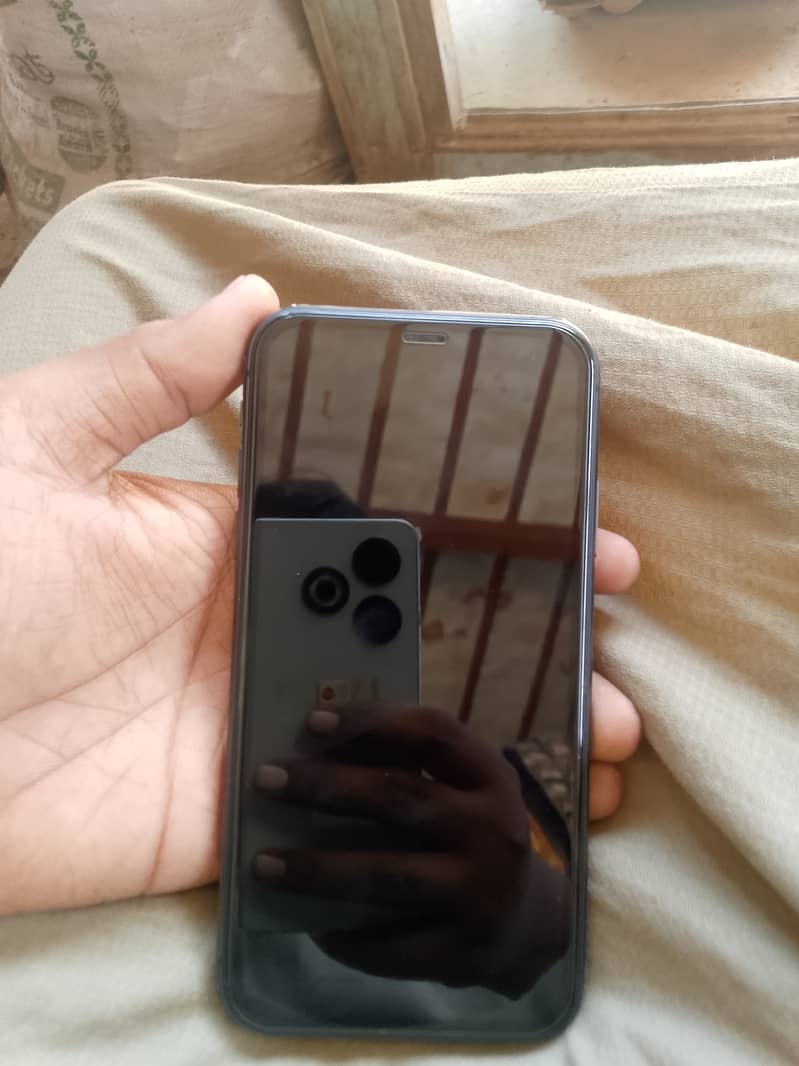 Apple iPhone 11 3