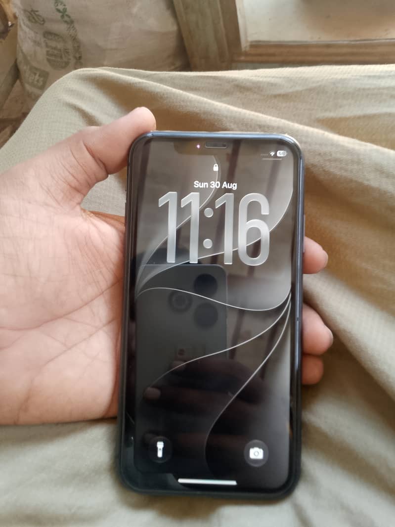 Apple iPhone 11 4