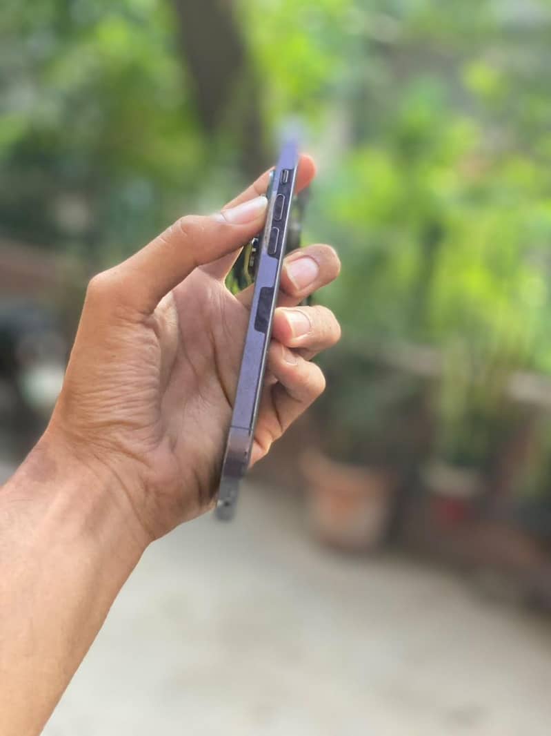Apple iPhone 14 Pro 2