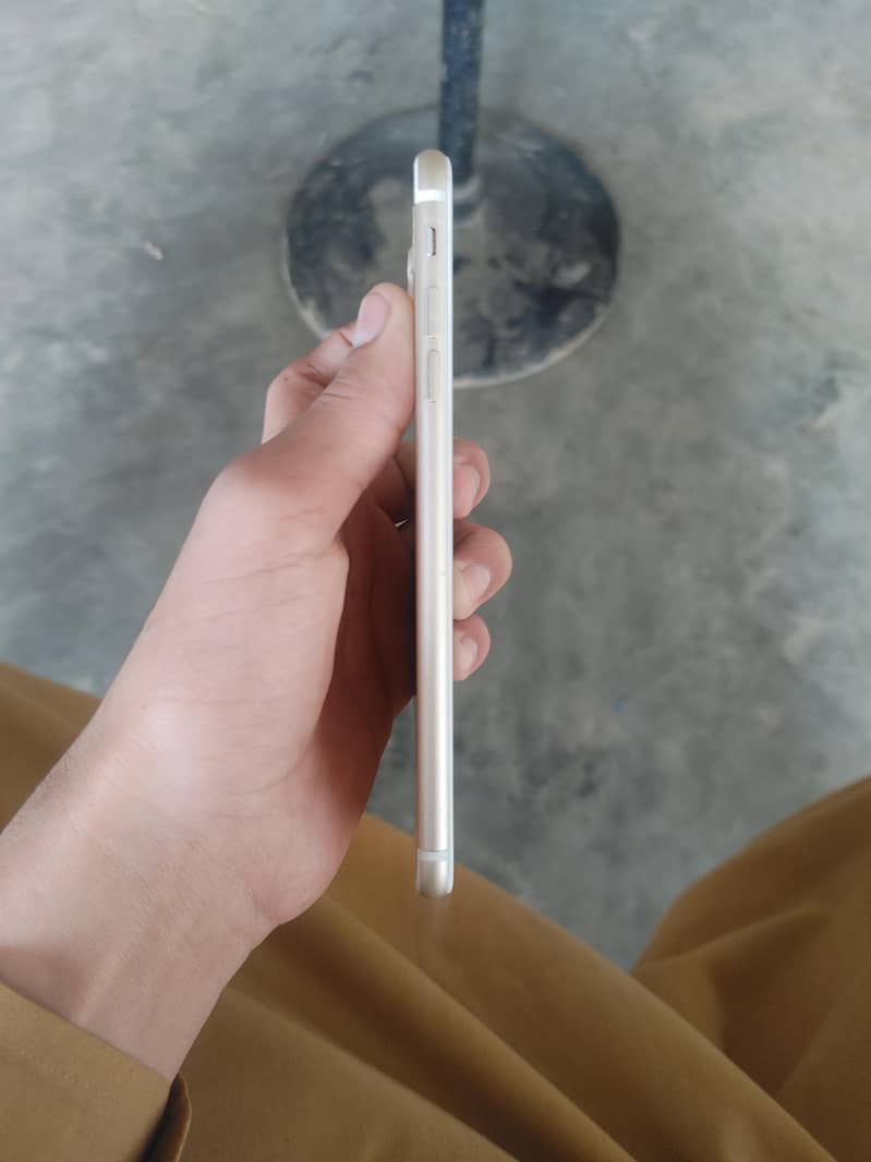 Apple iPhone 7 Plus 2