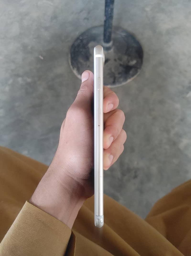 Apple iPhone 7 Plus 3