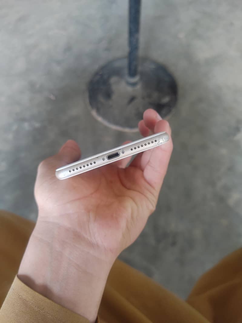 Apple iPhone 7 Plus 5
