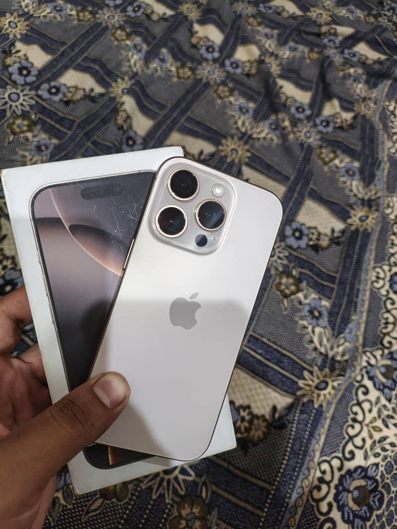 Apple iPhone 16 Pro 0