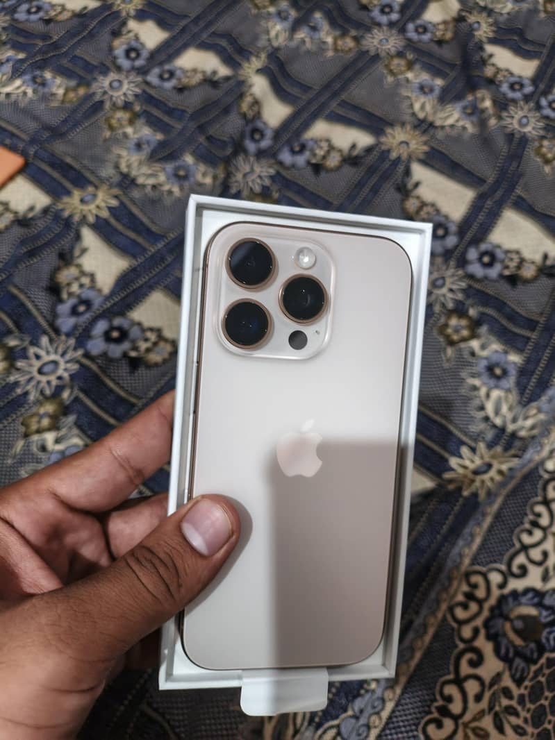 Apple iPhone 16 Pro 1