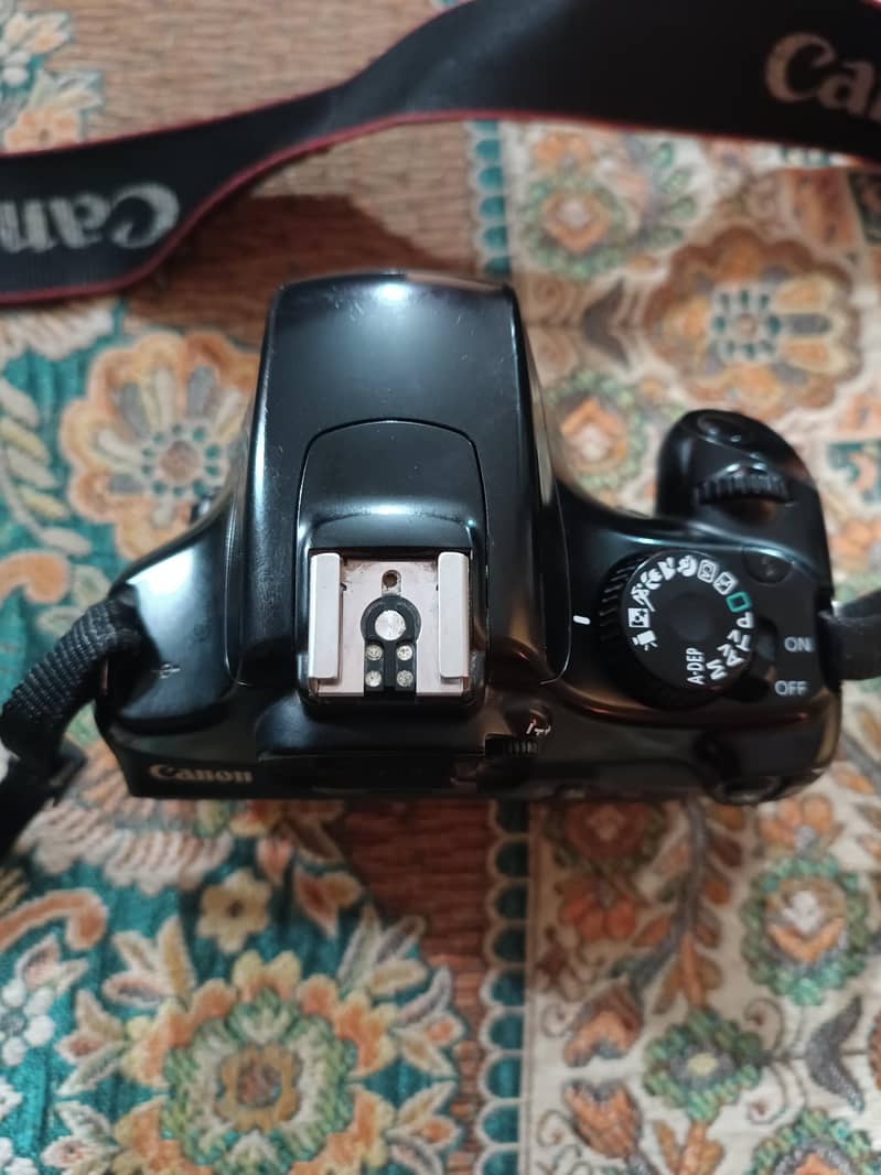 DSLR. 4