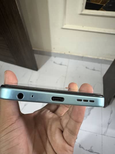 Tecno Spark Go 2 4/64 Full box / 0 3 0 6 6 7 7 6 0 7 3