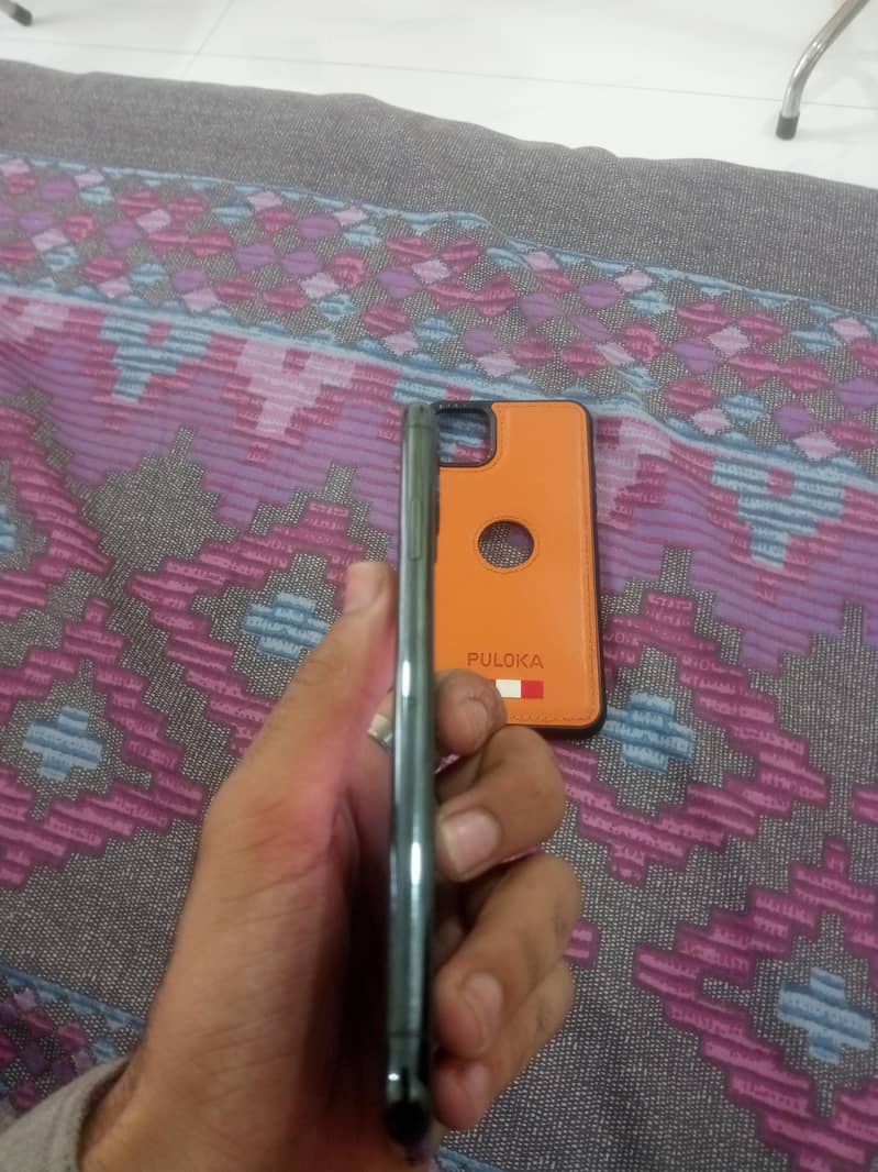 Apple iPhone 11 Pro Max 2