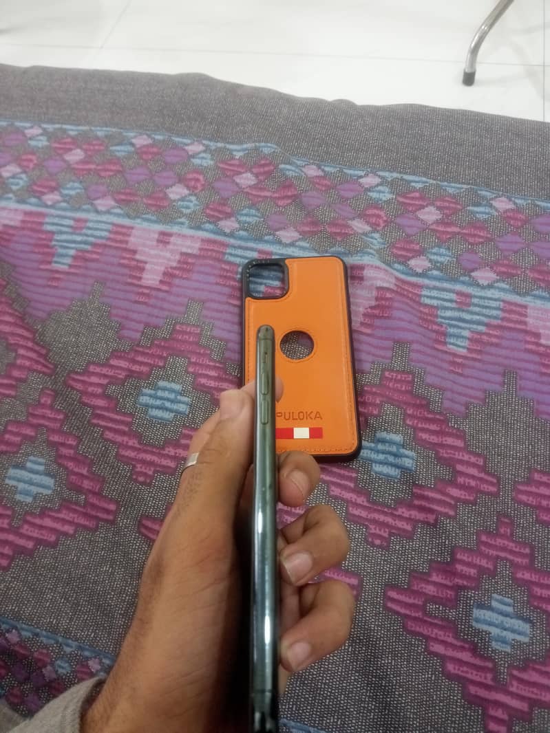 Apple iPhone 11 Pro Max 4