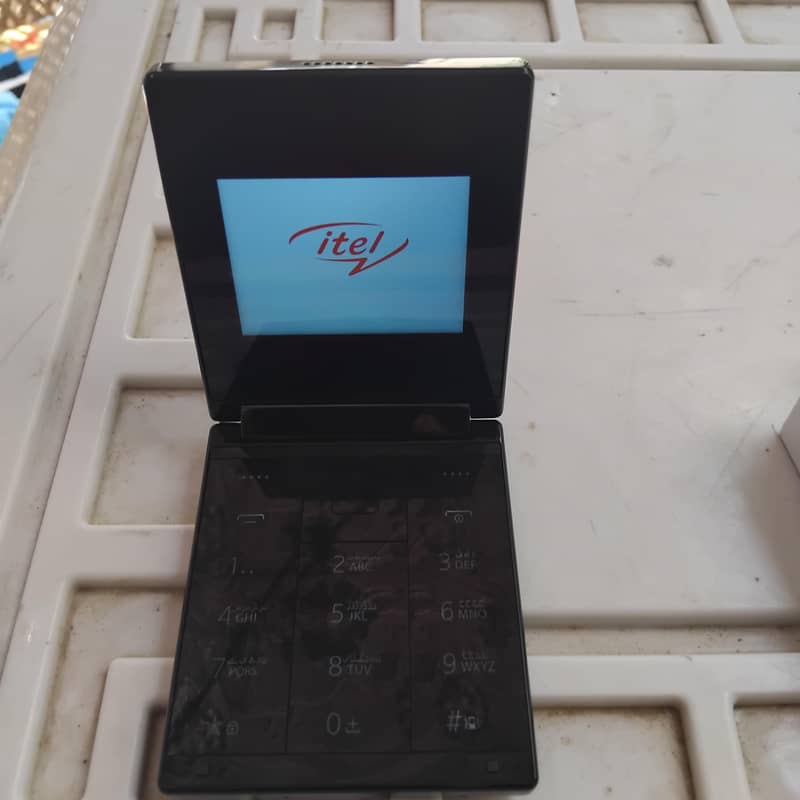 Itel Flip 1 1