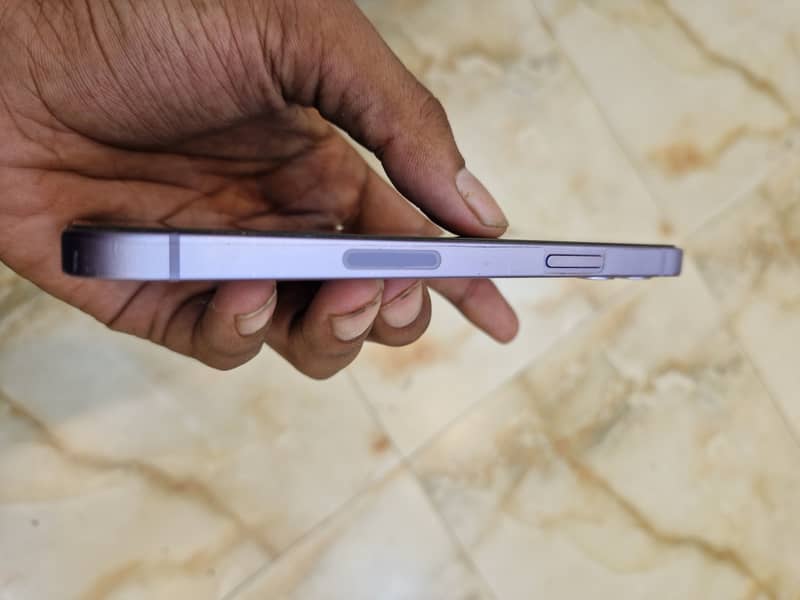 Apple iPhone 12 6