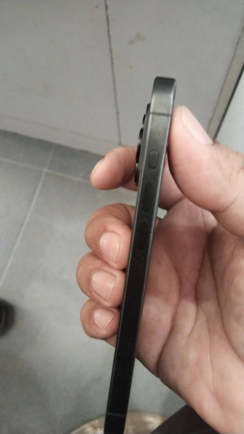 Apple iPhone 15 Pro 2