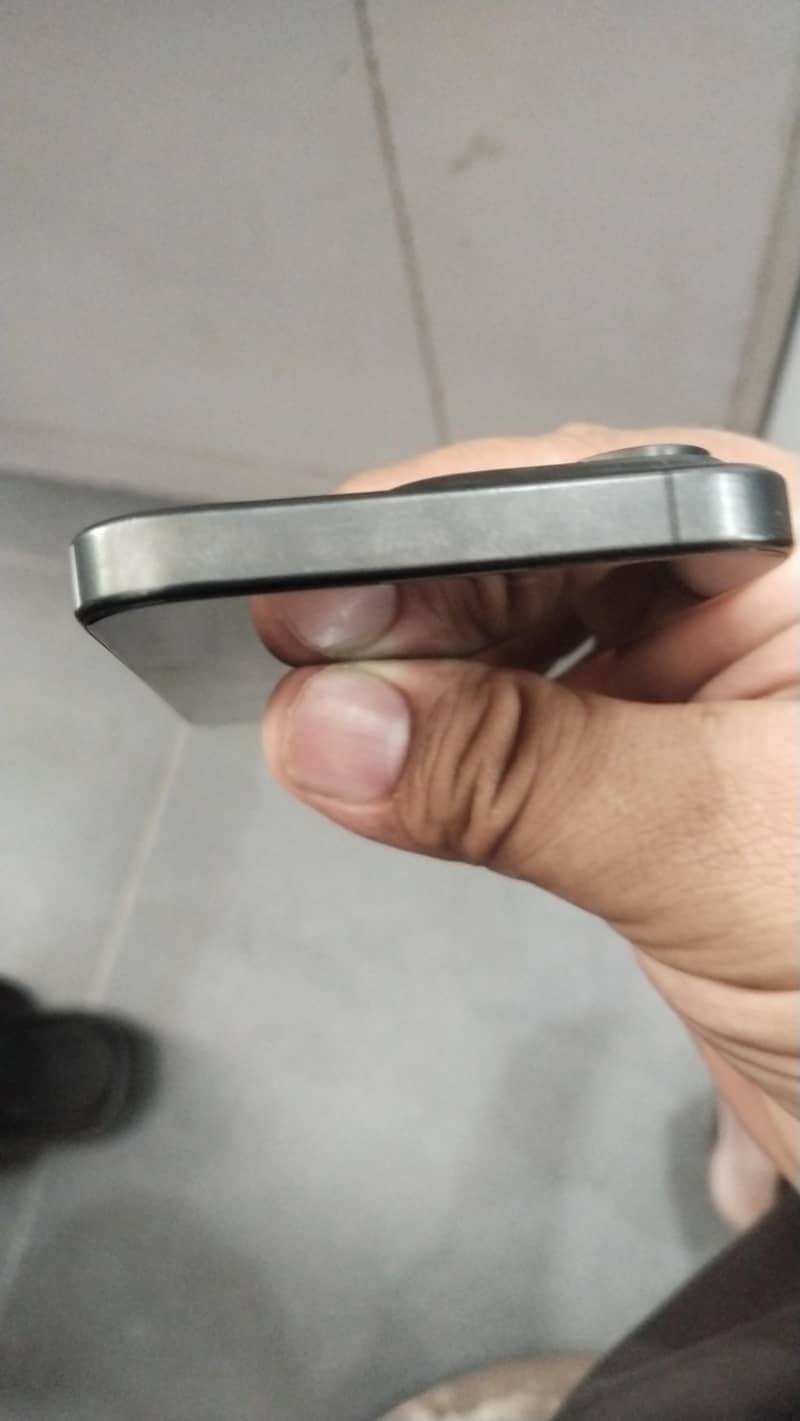 Apple iPhone 15 Pro 3