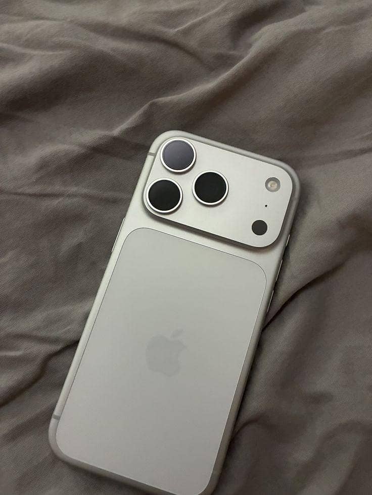 Apple iPhone 17 Pro Max 1