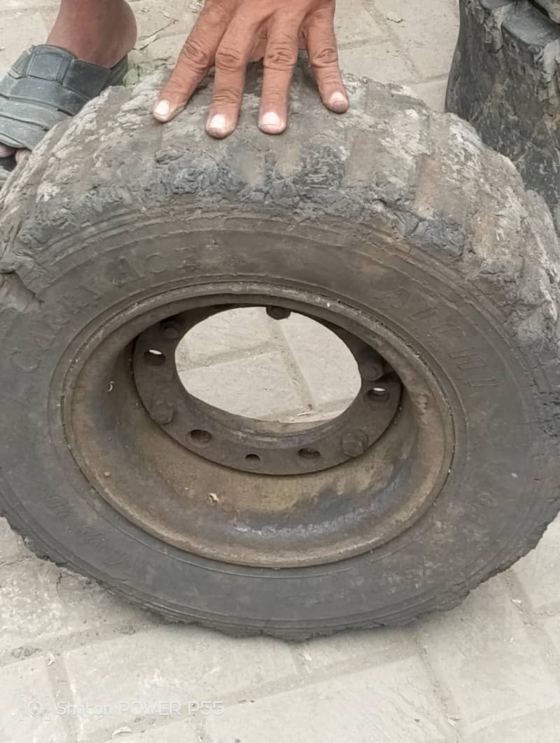 lifter tyre 15