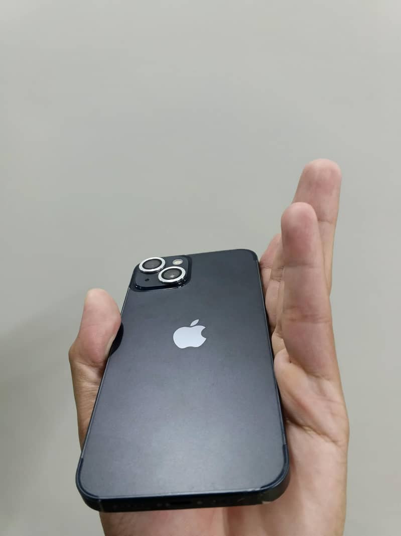Apple iPhone 13 4
