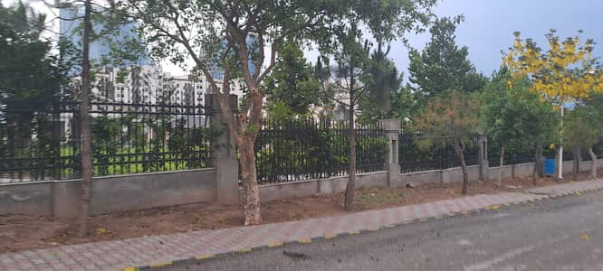 A Block 10 Marla Outclass Location Front Open Available For Sale