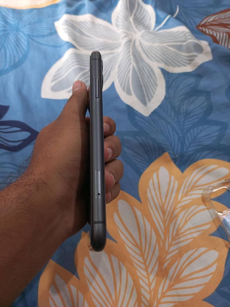 Apple iPhone 11 5