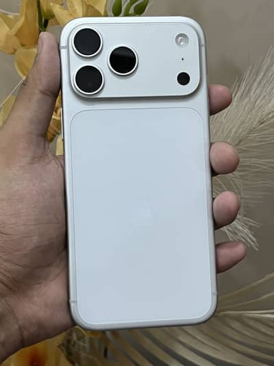 iPhone 17 Pro Max JV