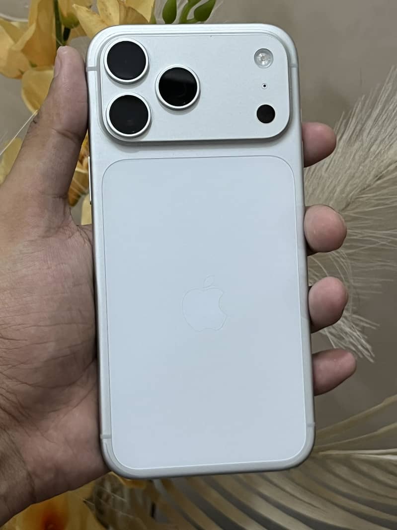iPhone 17 Pro Max JV 0