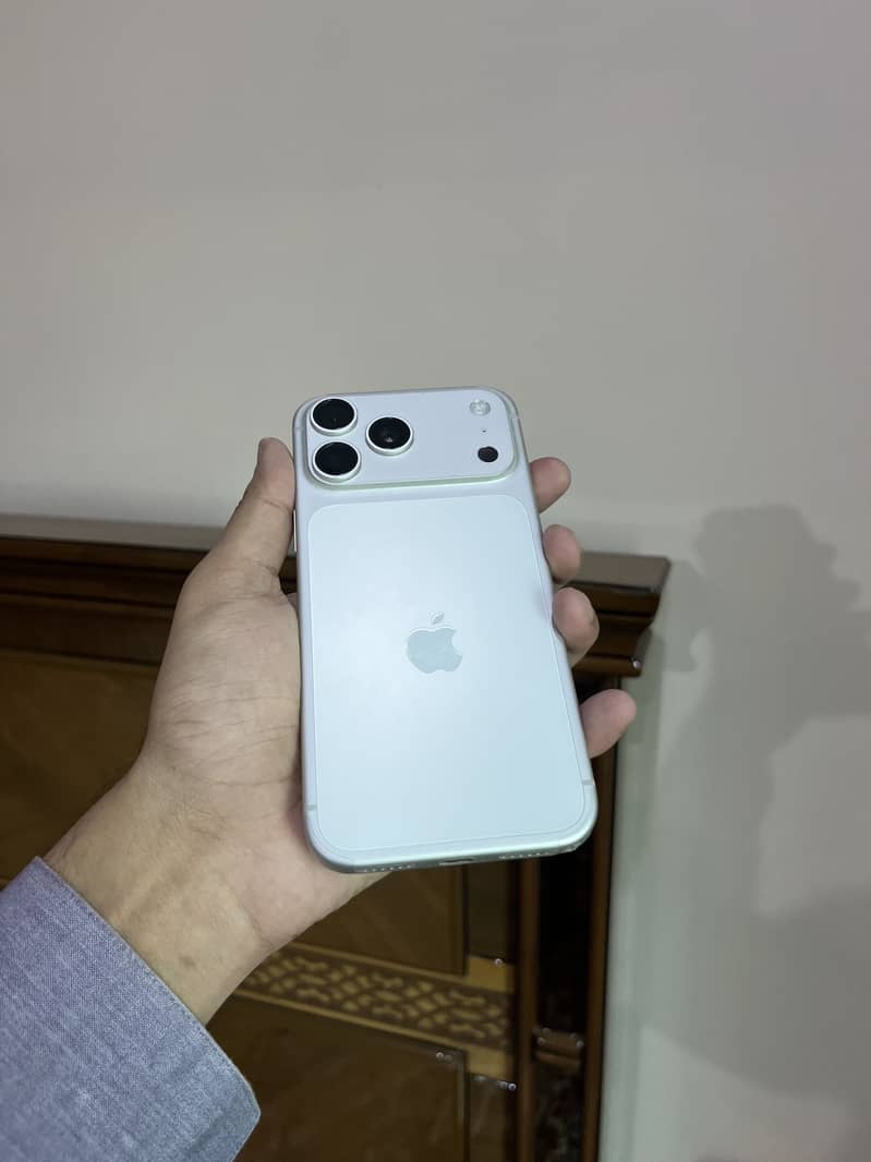 iPhone 17 Pro Max JV 2