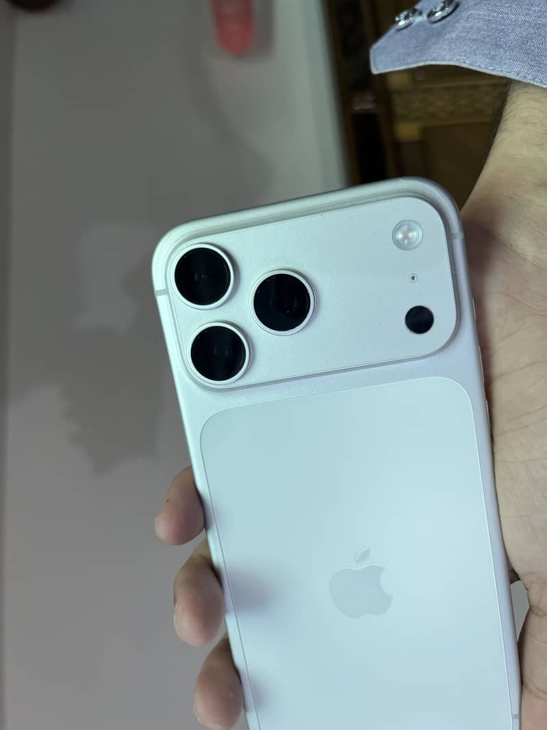iPhone 17 Pro Max JV 5