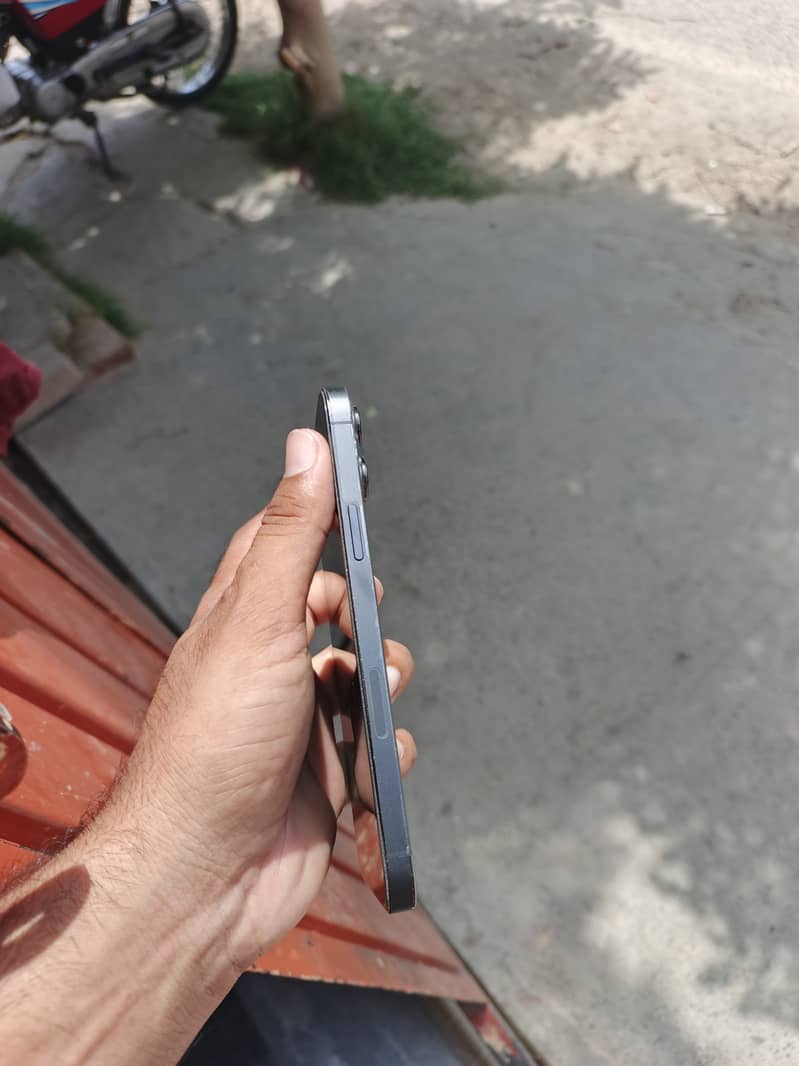 Apple iPhone 13 Pro Max 2